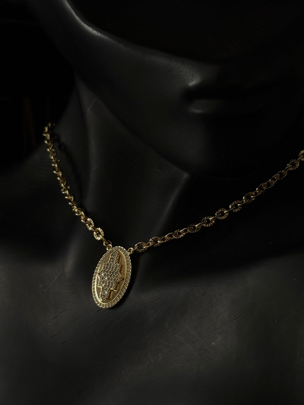 Collier Médaillon Ovale
