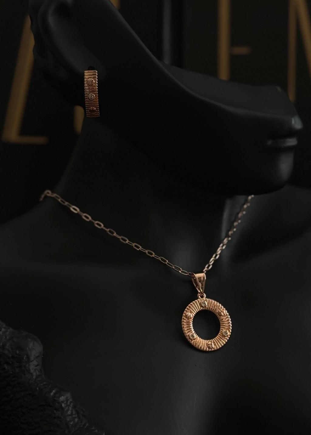 Collier Rond C + boucles