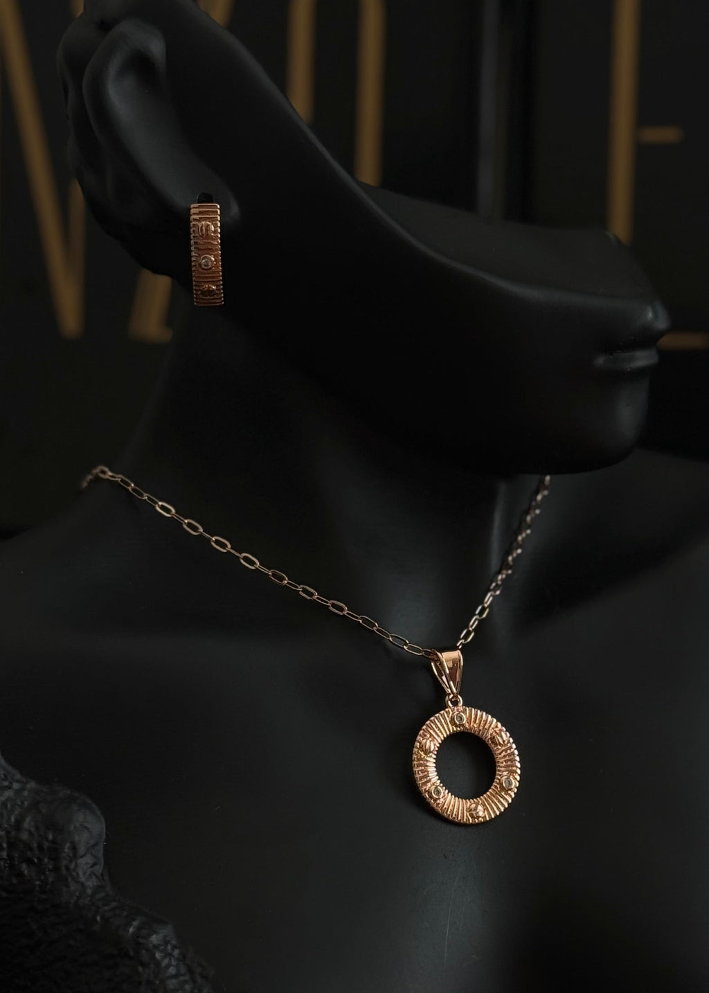 Collier Rond C + boucles